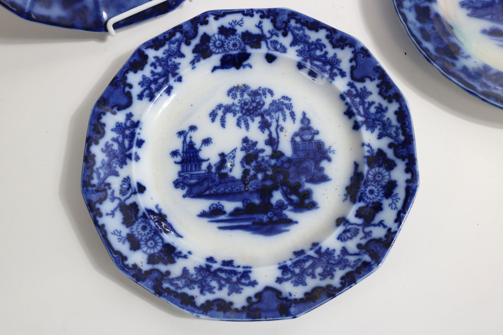 8 FLO BLUE PLATES, SCINDE PATTERN, 10 1/4" DIA., - 2