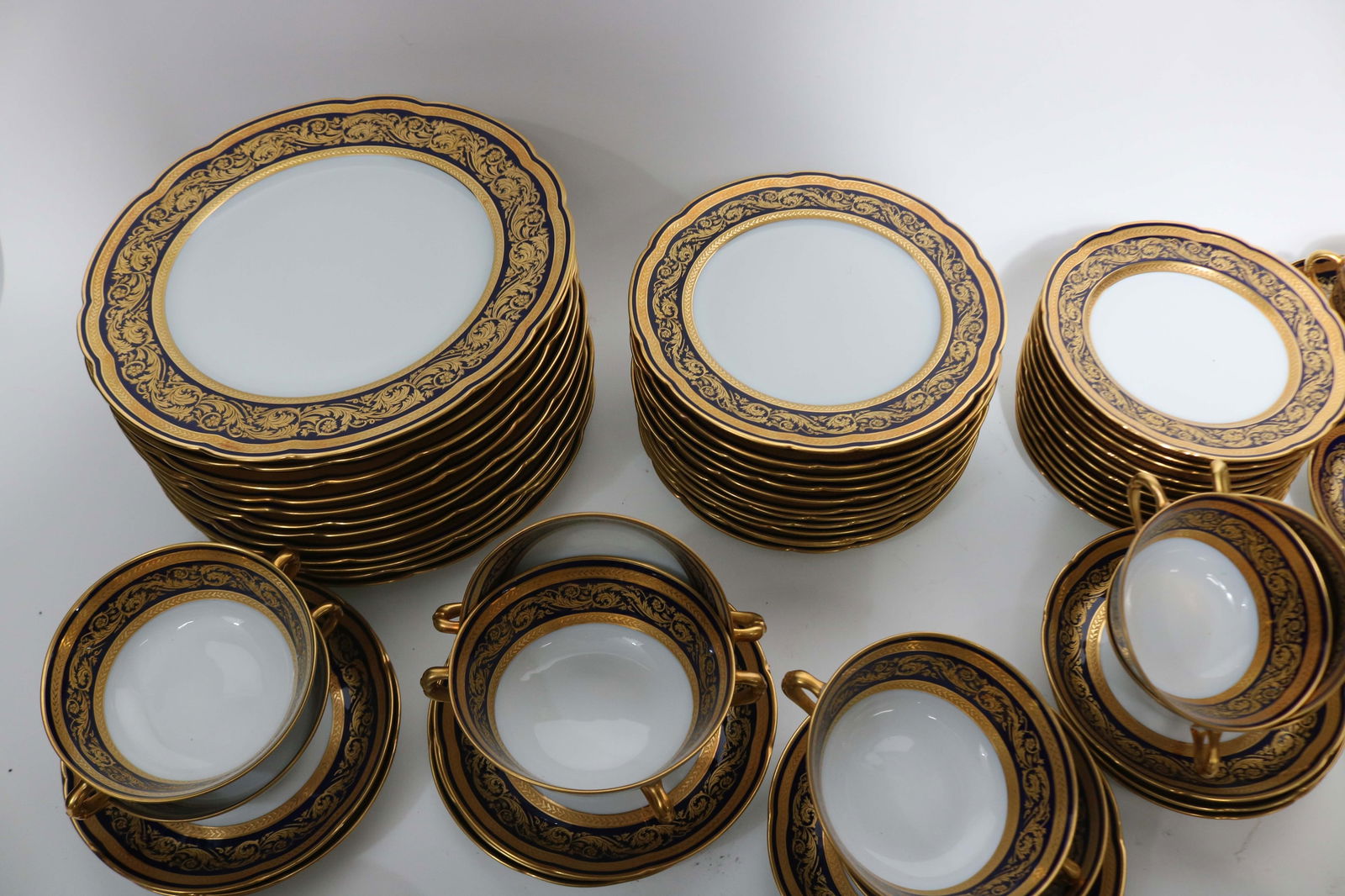 103 PCS. LIMOGES DINNER SET "VENDOME" PATTERN, - 2