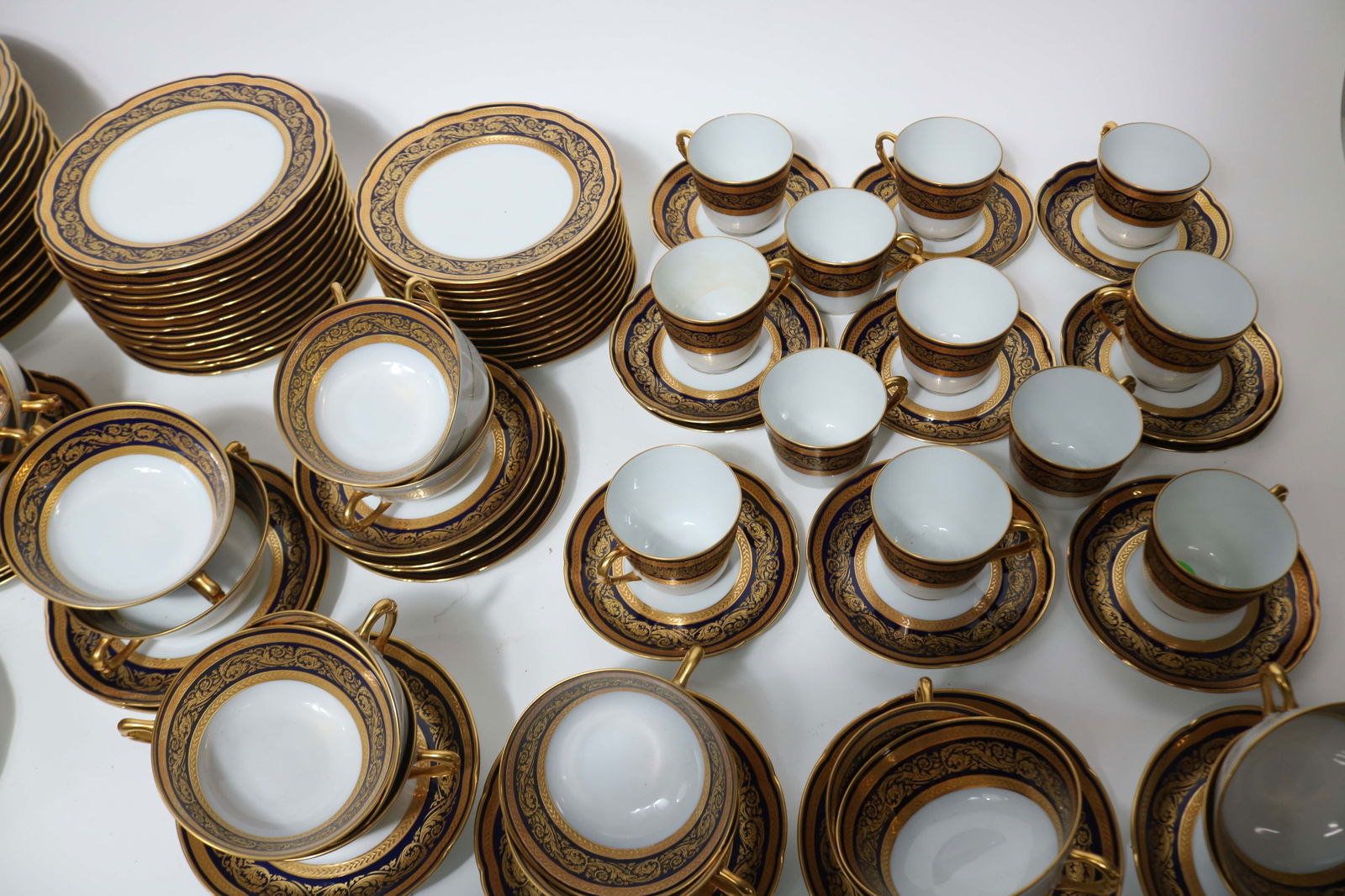 103 PCS. LIMOGES DINNER SET "VENDOME" PATTERN, - 3