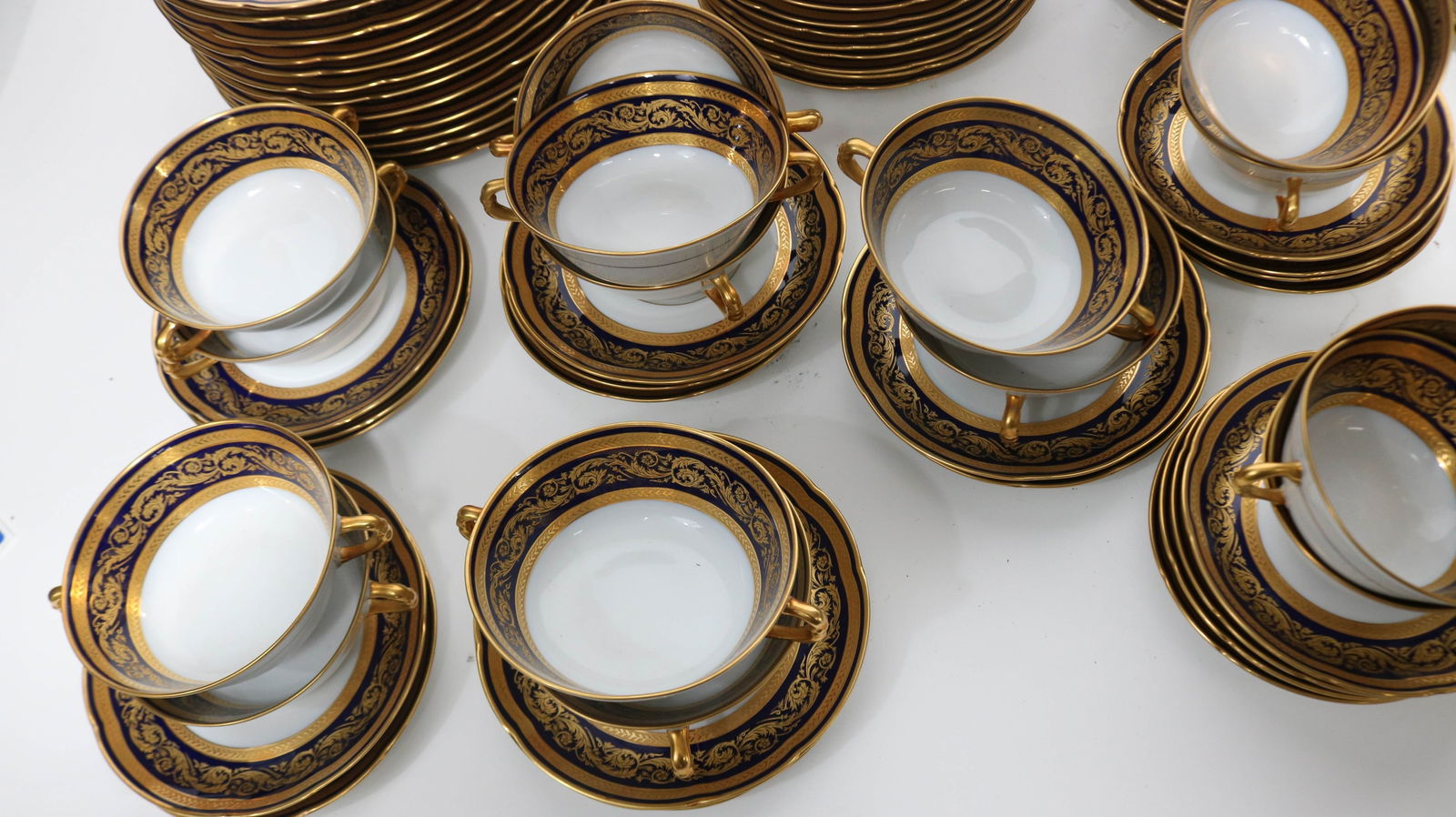 103 PCS. LIMOGES DINNER SET "VENDOME" PATTERN, - 4