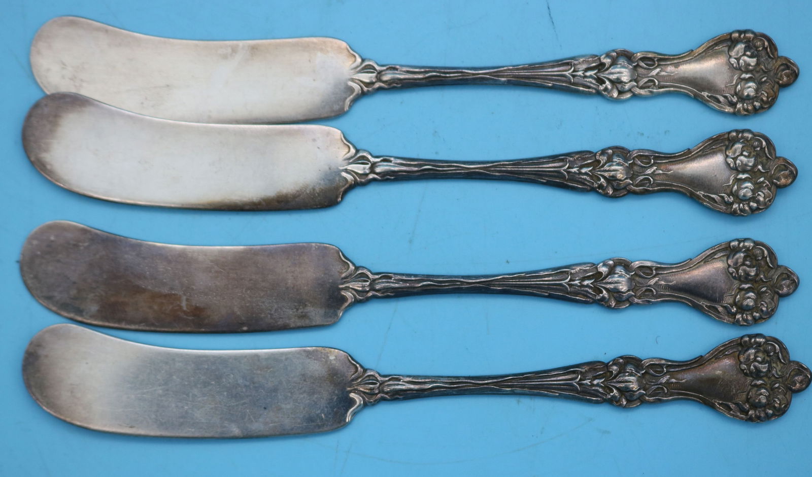 4 FANCY STERLING BUTTER KNIVES, 6" L, 2.8 OZT: SEE PHOTO