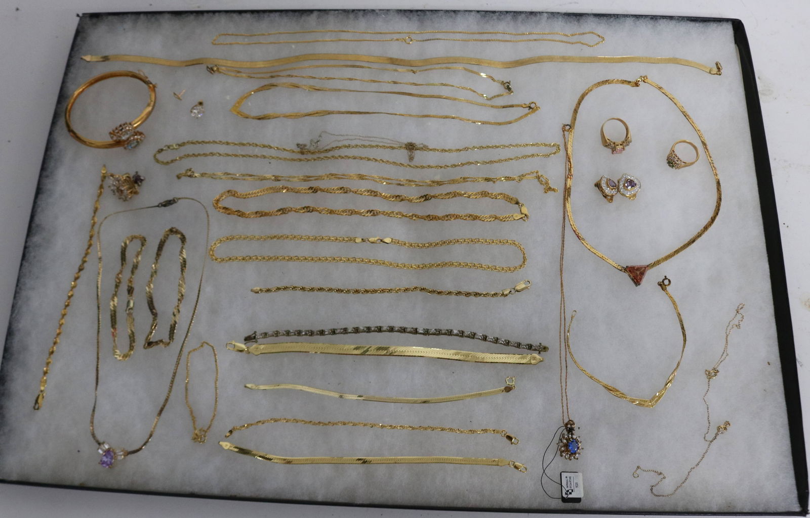 COLLECTION OF 30 PCS. OF GOLD PLATED STERLING: JEWELRY, NECKLACES, BRACELETS, EARRINGS, RINGS, ETC. 5.7 OZT.