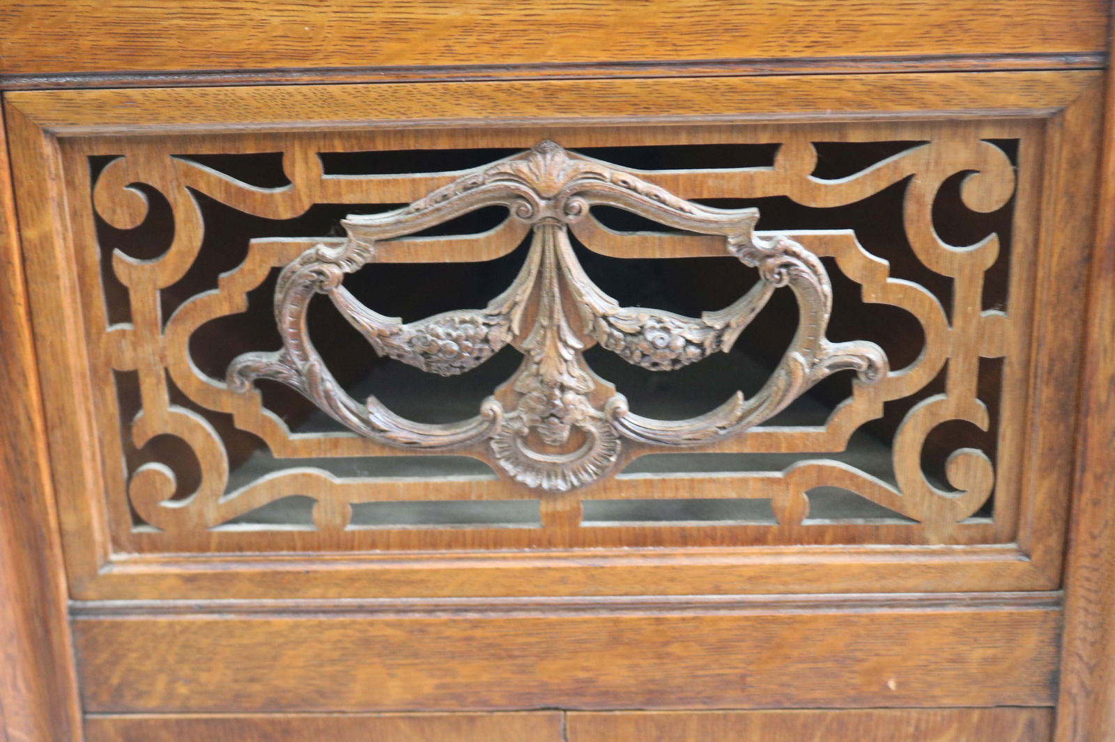 OAK SILVERTONE STANDING PHONOGRAPHY, ORNATE - 2