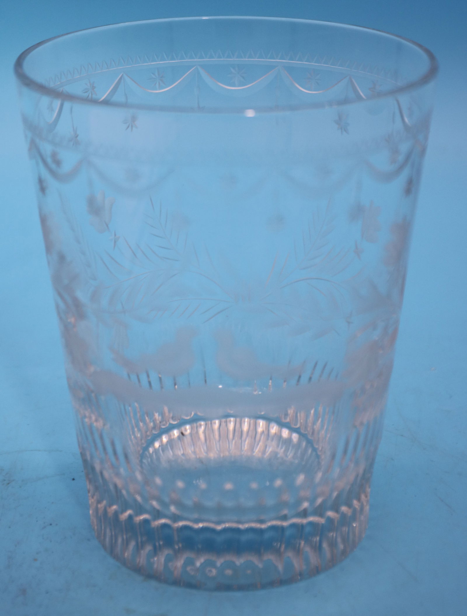 WILLIAM YEOWARD ENGRAVED GLASS LOVING CUP,: ENGRAVED BIRD & SWAG DESIGNS, 5 1/4" H, 4" DIA.