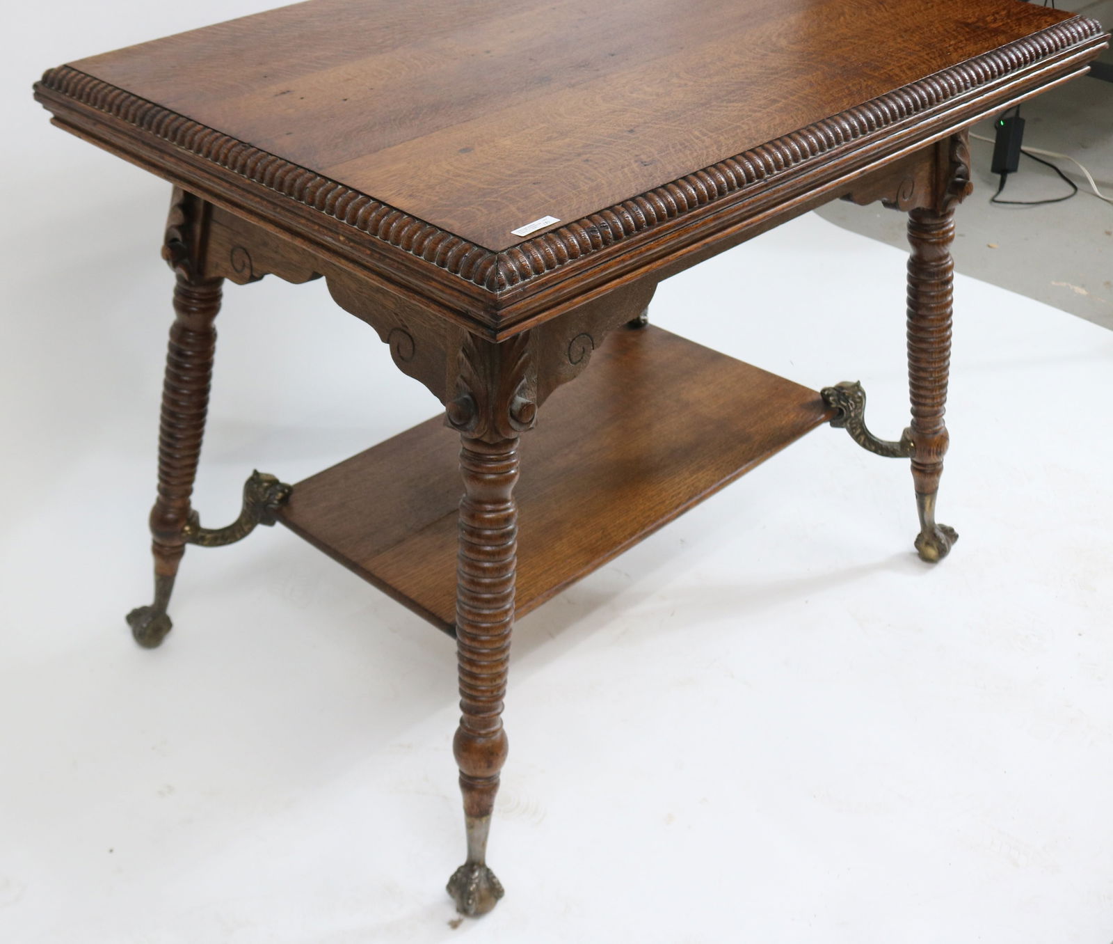 VICTORIAN QUARTERED OAK PARLOR TABLE, TURNED - 3