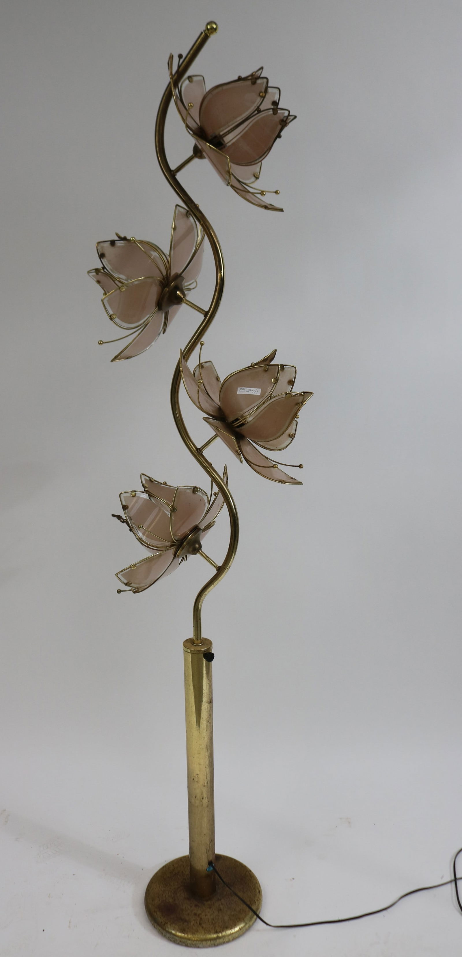 MID CENTURY MODERN FLOOR LAMP WITH 4 FLORAL STYLE: SHADES, 2 PANELS AS IS, PITTING TO BRASS PLATED BASE, 73 1/2" H, 15 1/2" W, 13" D
