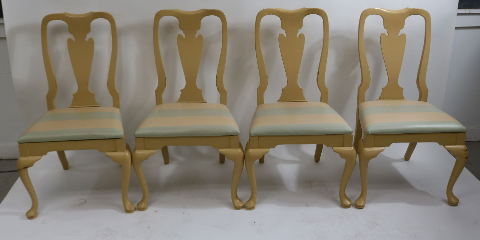 SET OF 4 QUEEN ANNE STYLE SIDE CHAIRS, WHITE: PAINTED FINISH, 38 1/2" H, 22 1/2" W, 21" D, 19" SEAT HEIGHT