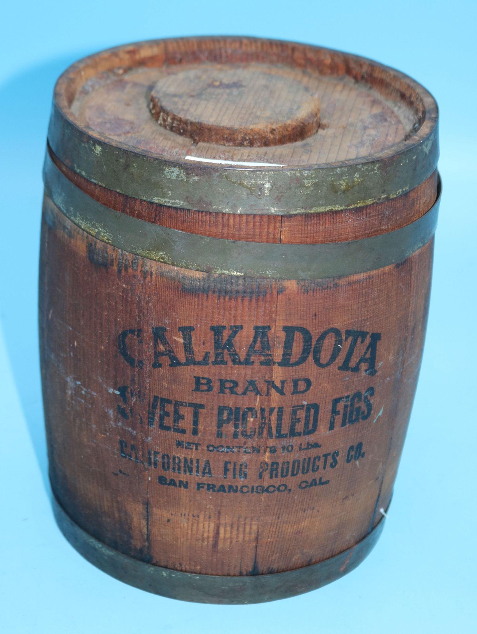 OLD WOODEN FIG KEG WITH ADVERTISING CALKADOTA: BRAND CALIFORNIA FIGS SAN FRANCISCO, 9" H, 7" DIA.