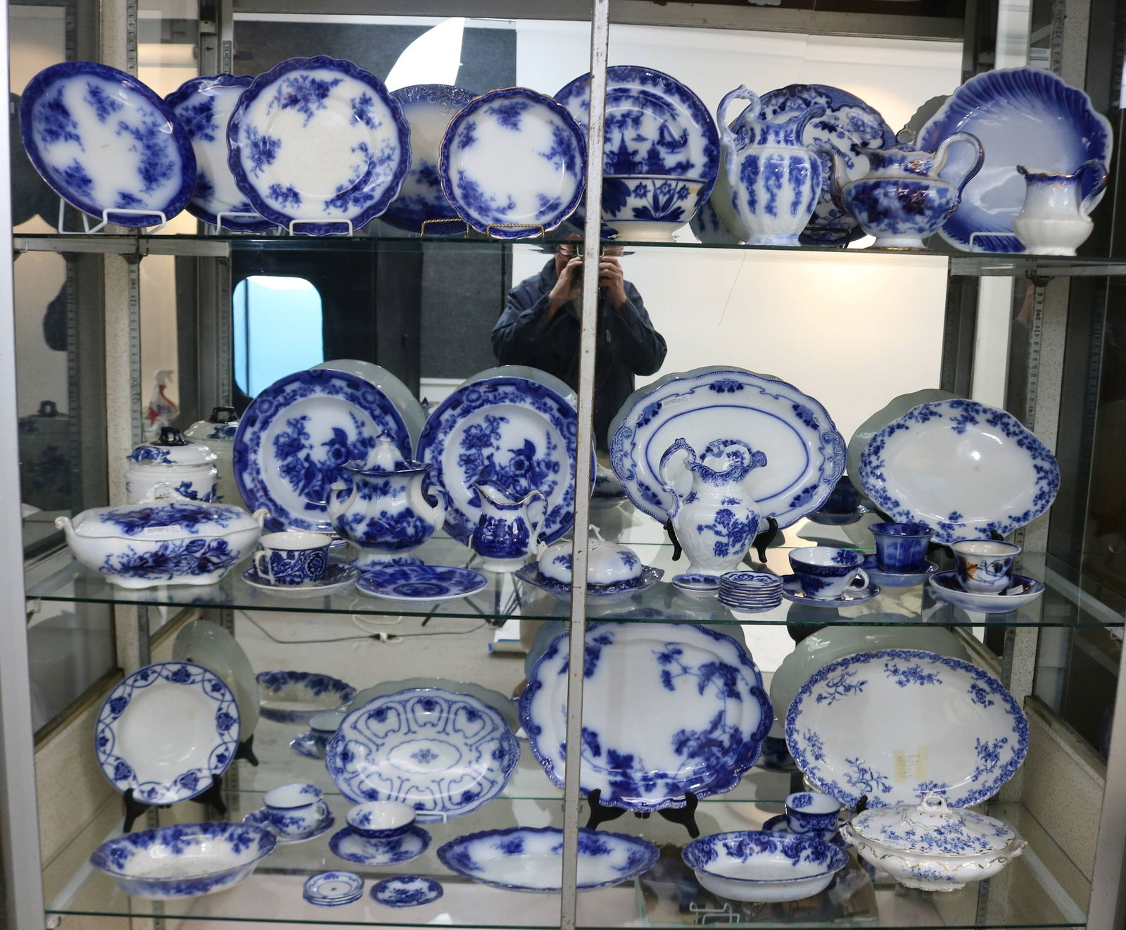62 PCS. OF FLO BLUE, PLATTERS, PLATES, SUGAR: BOWL, TEAPOT, CUP PLATES, TUREENS, PITCHERS, ETC., 3 1/4" - 15 1/2" W, MOST IN GOOD CONDITION, COUPLE WITH CHIPS, SOME DISCOLORATION