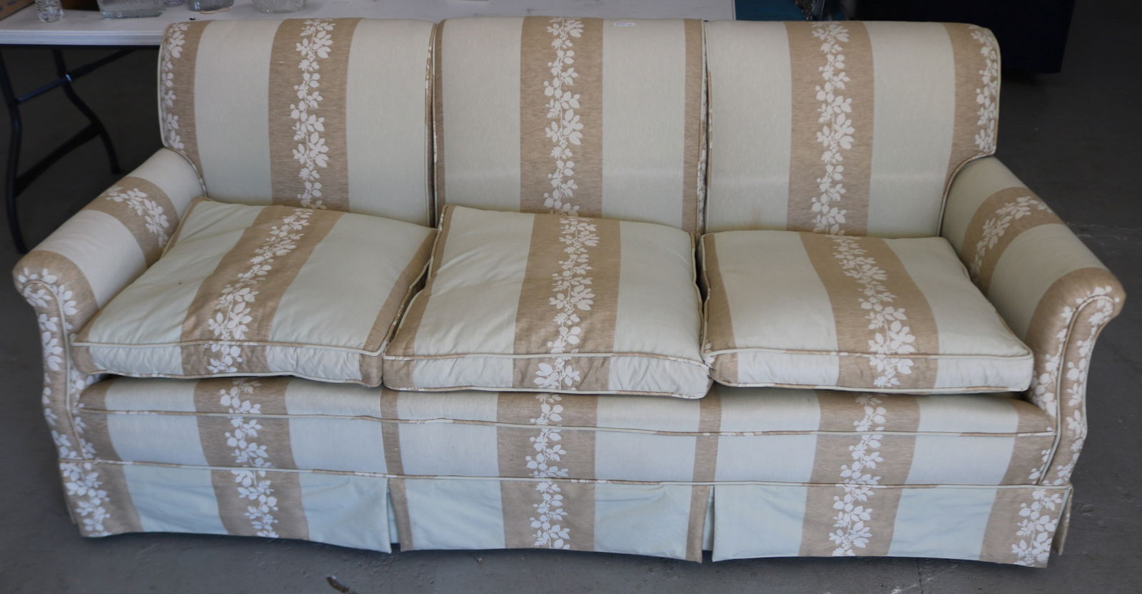 QUALITY CONTEMPORARY SOFA, 3 CUSHIONS, CLEAN (1 of 1)