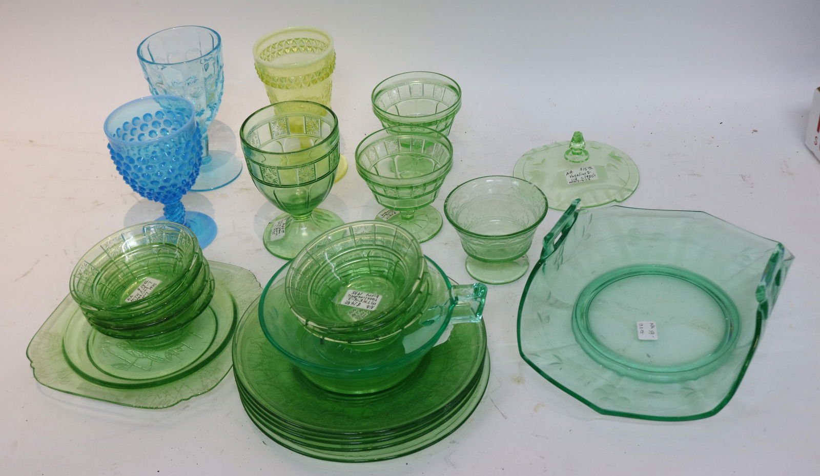 COLLECTION OF 23 PCS DEPRESSION ERA GLASS TO (1 of 3)