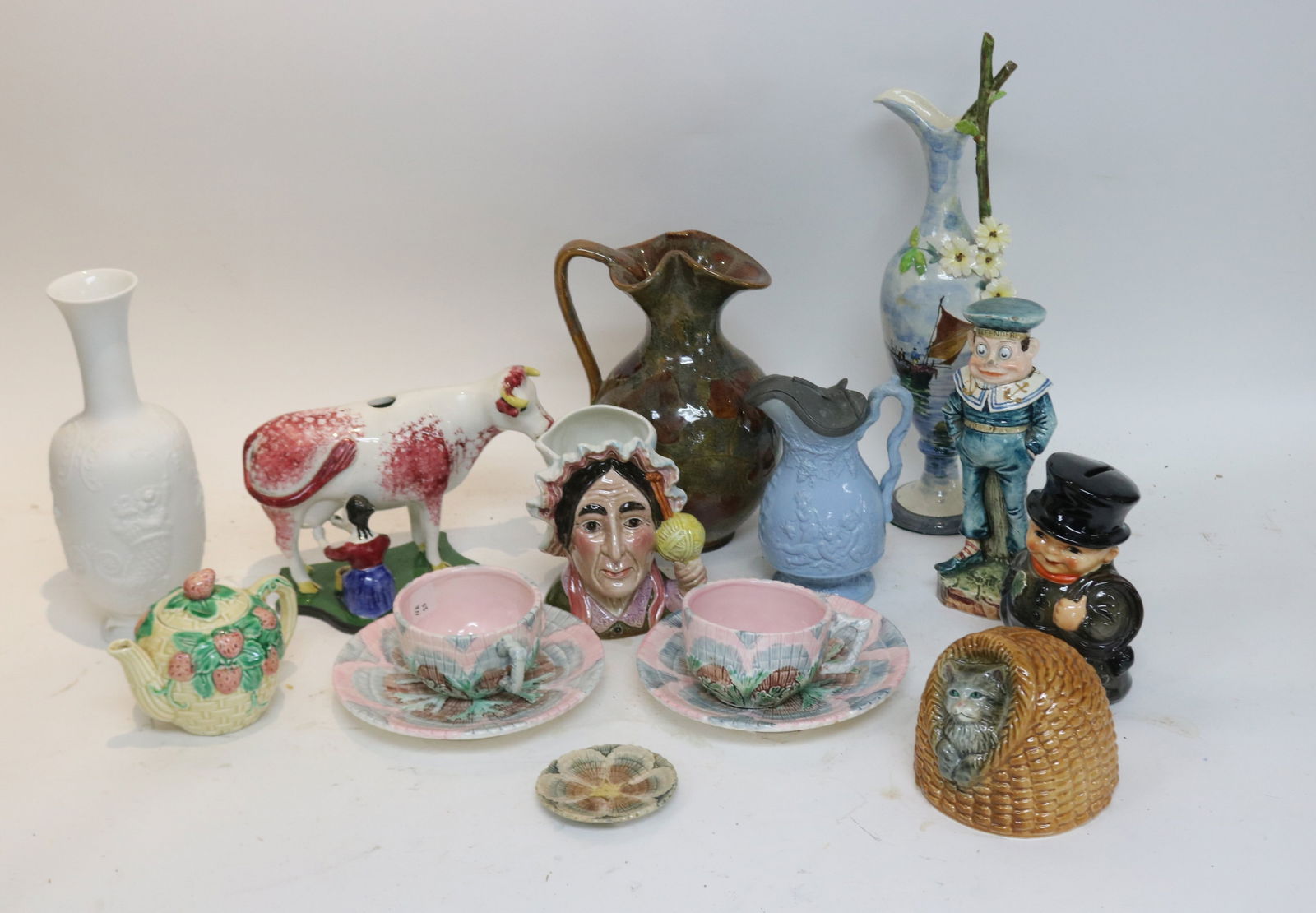 COLLECTION OF 15 PCS. PORCELAIN MAJOLICA, BROWNIE: FIGURE, GOEBEL FIGURES, DAULTON EWER, STAFFORDSHIRE COW, ETC., 1/4" - 13 1/2" H, 3" - 6 1/4" W