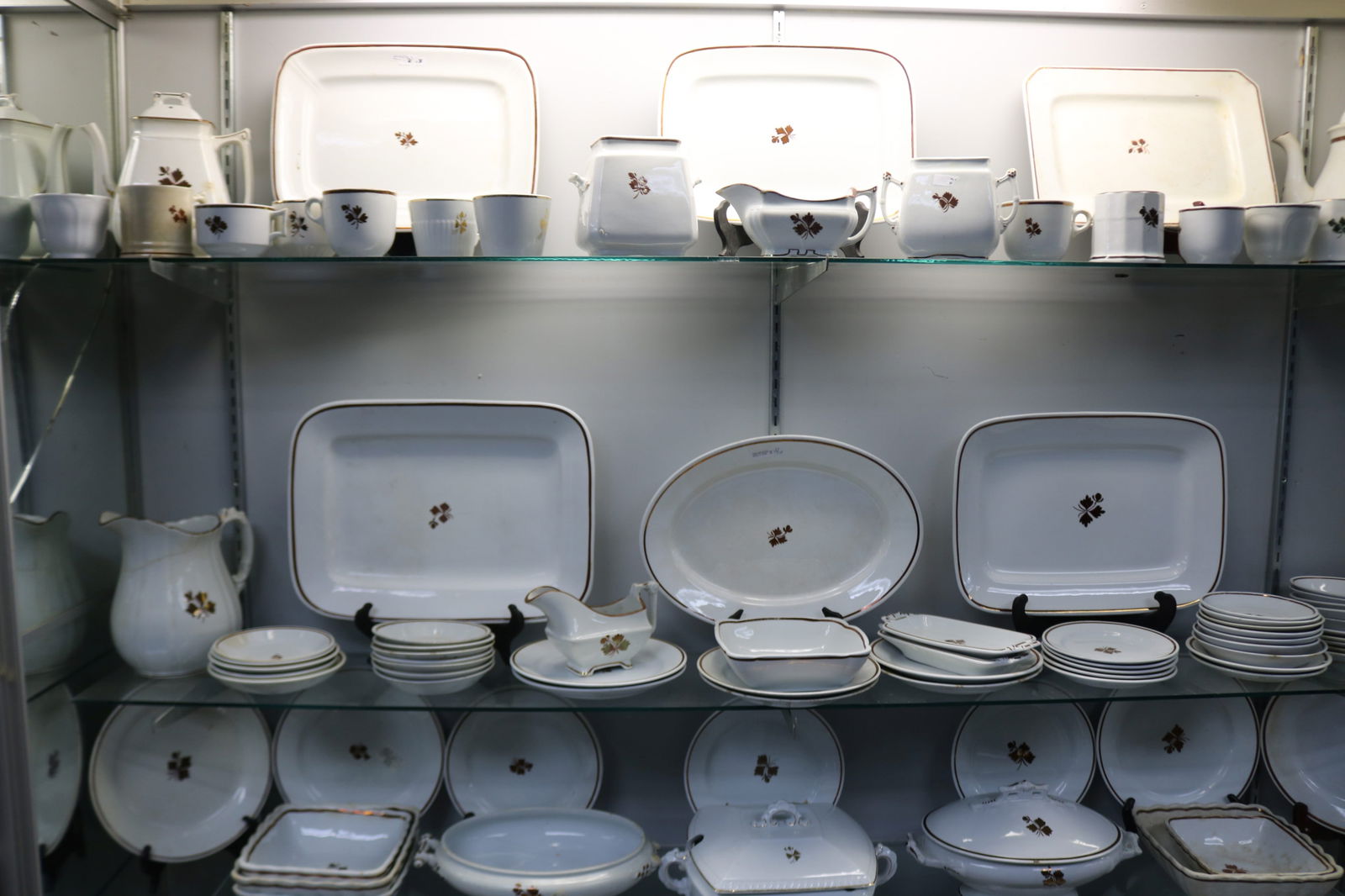 APPROX. 130 PCS. TEA LEAF LUSTRE, INCLUDING - 3