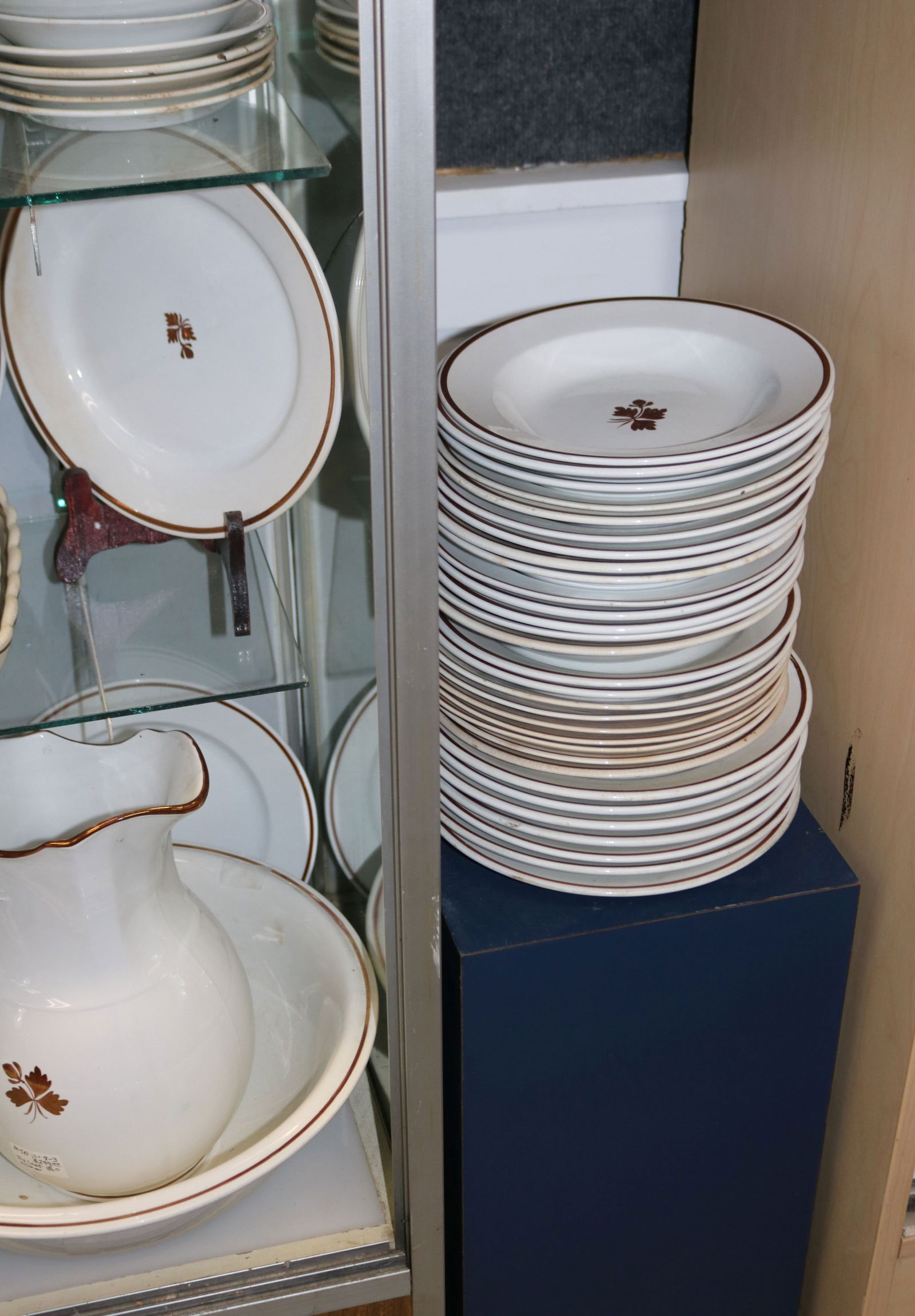 APPROX. 130 PCS. TEA LEAF LUSTRE, INCLUDING - 4