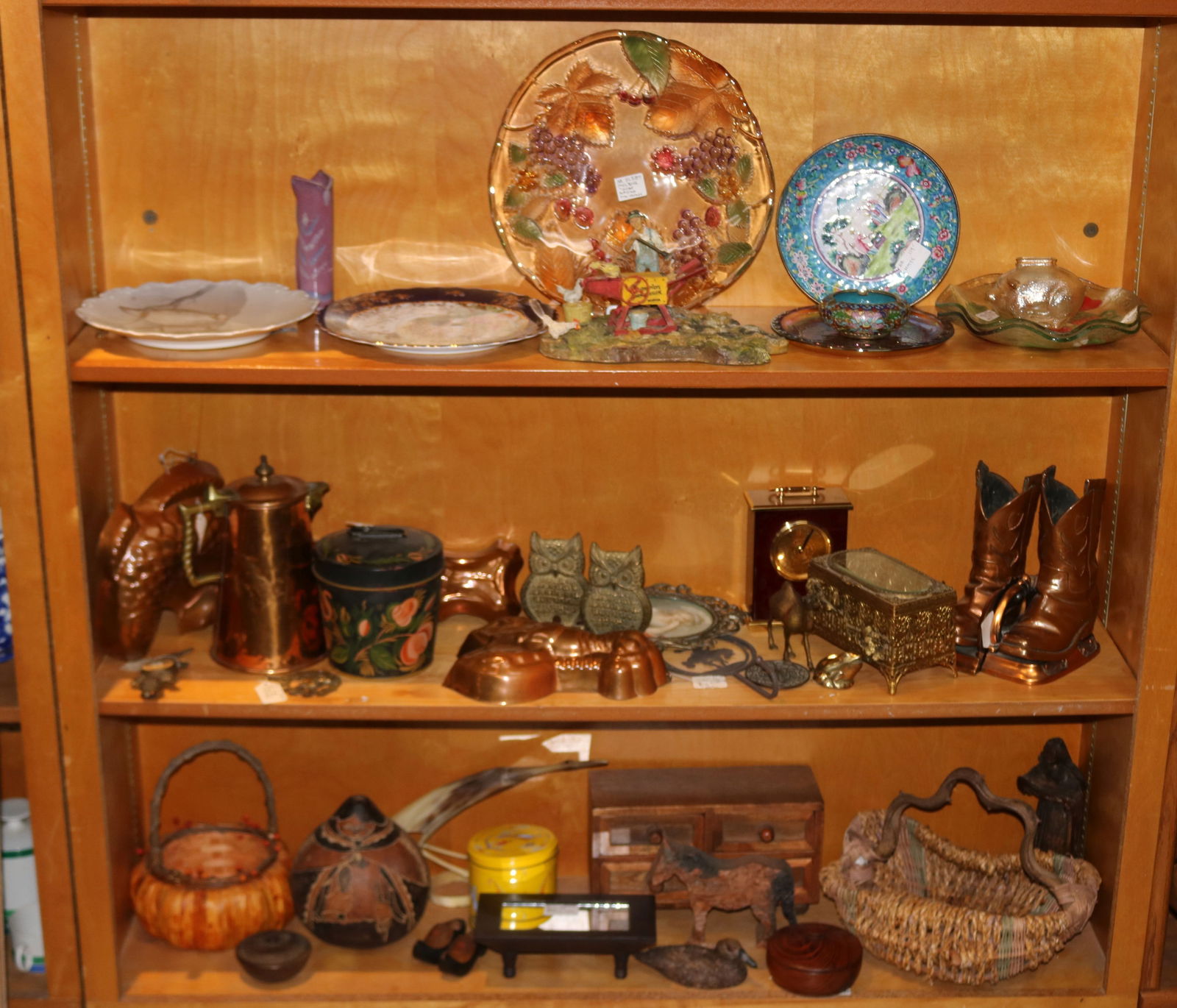 LOT 41 MISC. METAL ITEMS, PLATES, ETC. (1 of 3)