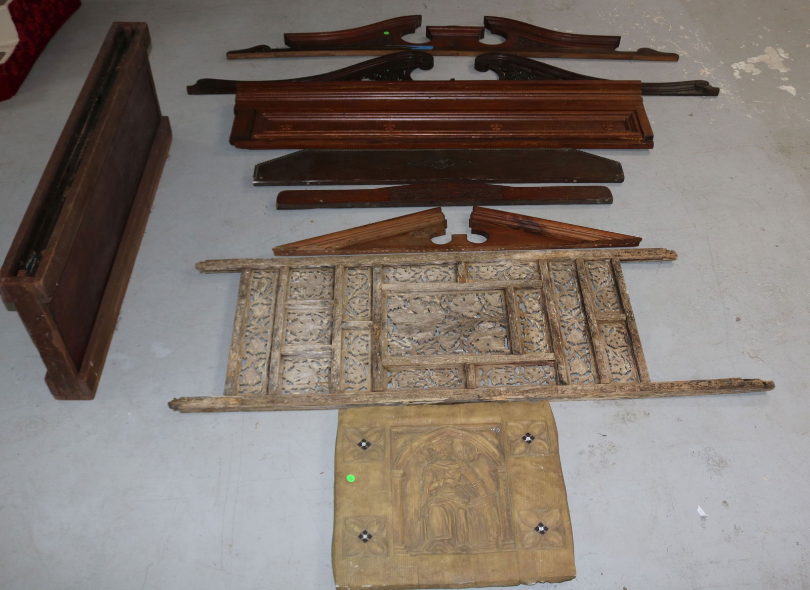 10 MISC. FURNITURE PARTS & PCS.: SEE PHOTO