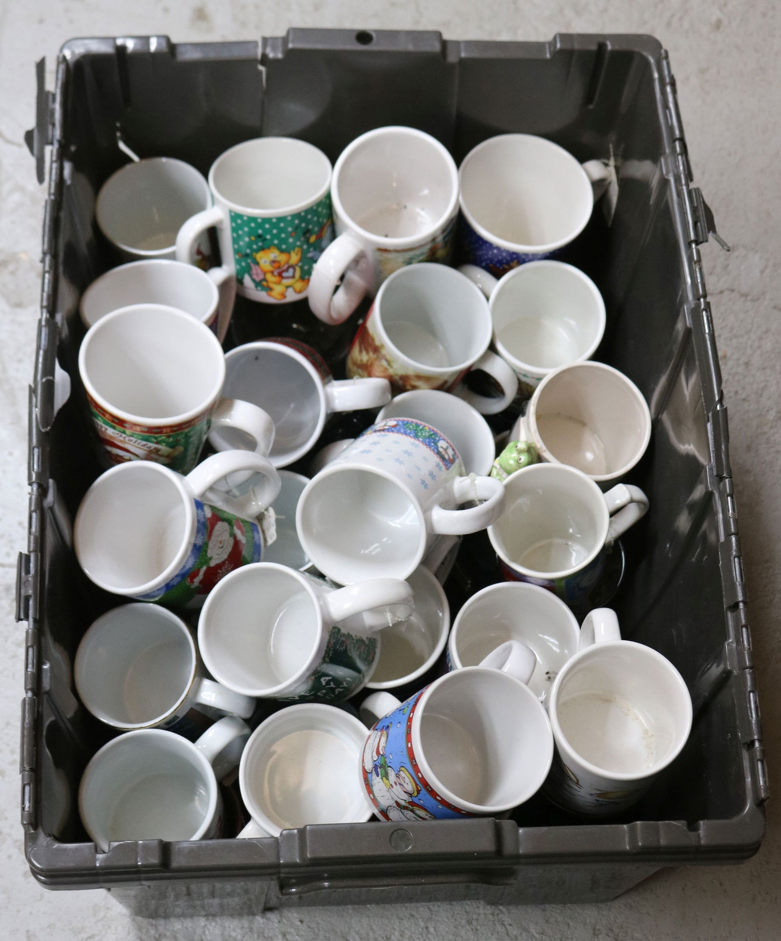 TOTE LOT OF COFFEE MUGS (1 of 1)