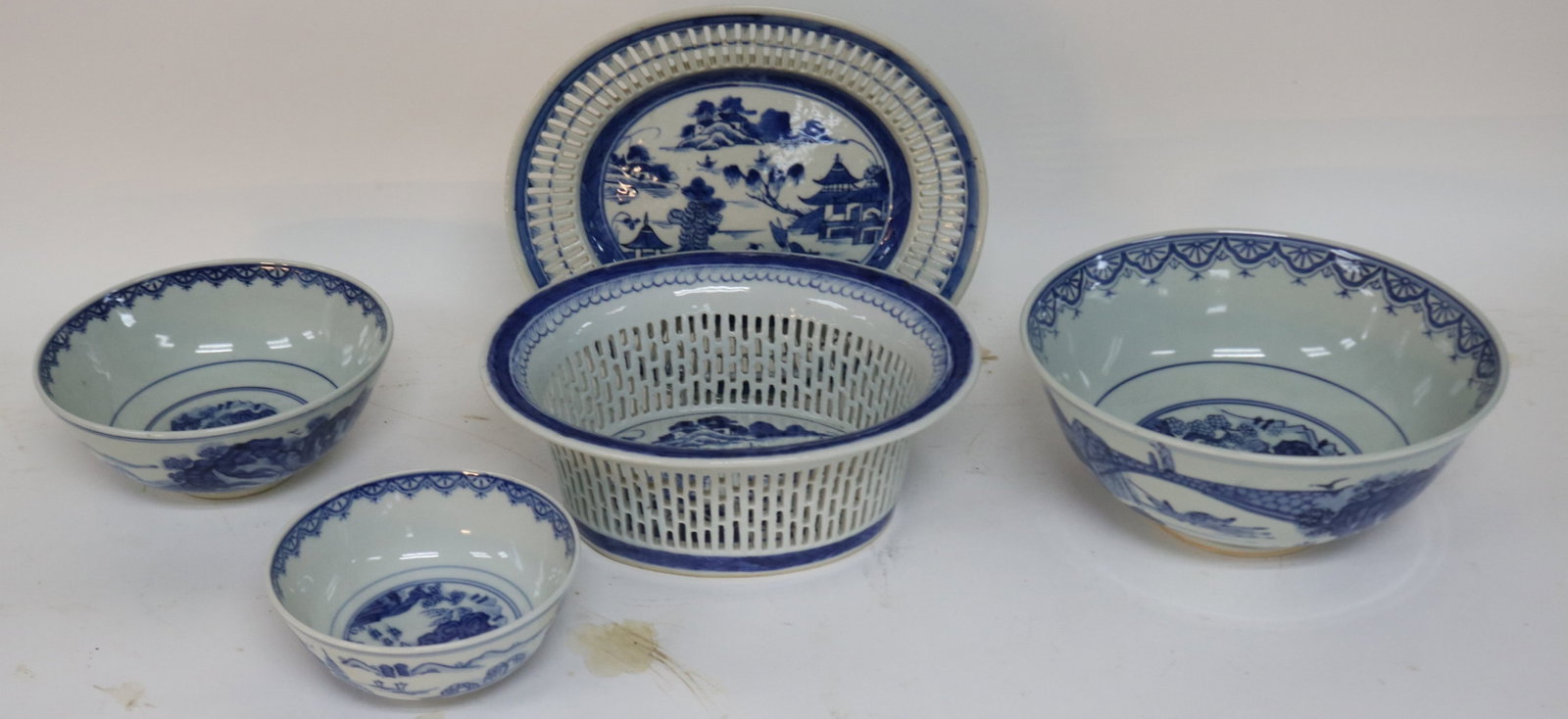 LOT OF FIVE 20TH C. CANTON SERVING PIECES, OPEN (1 of 2)