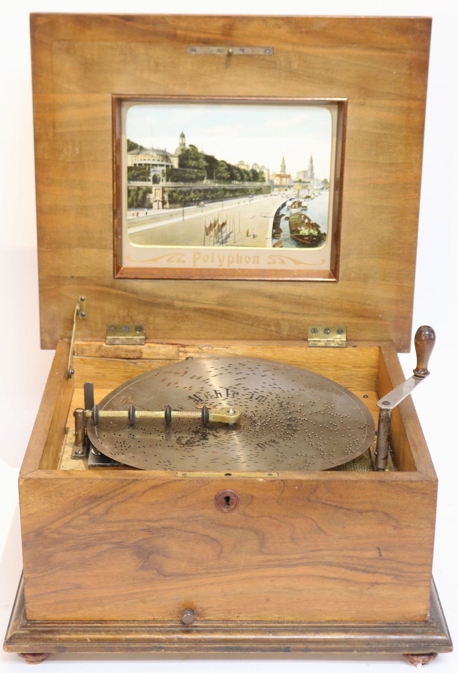 POLYPHON DISC MUSIC BOX, SINGLE COMB IN GOOD: CONDITION, INLAID WALNUT CASE, TWENTY 11" DISCS, VARIOUS TUNES, GOOD WORKING CONDITION, 8" H, 16" W, 14" D