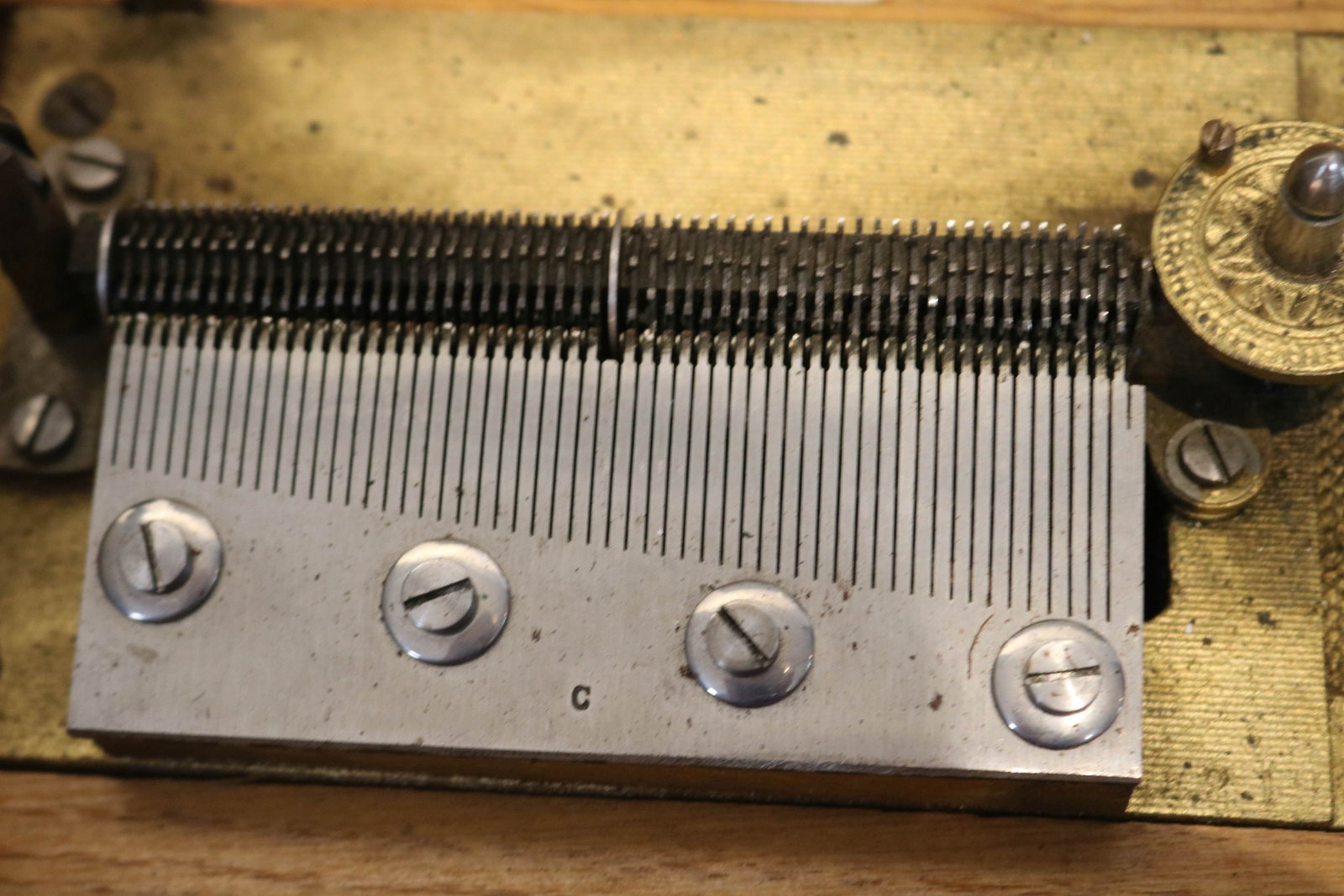POLYPHON DISC MUSIC BOX, SINGLE COMB IN GOOD - 4