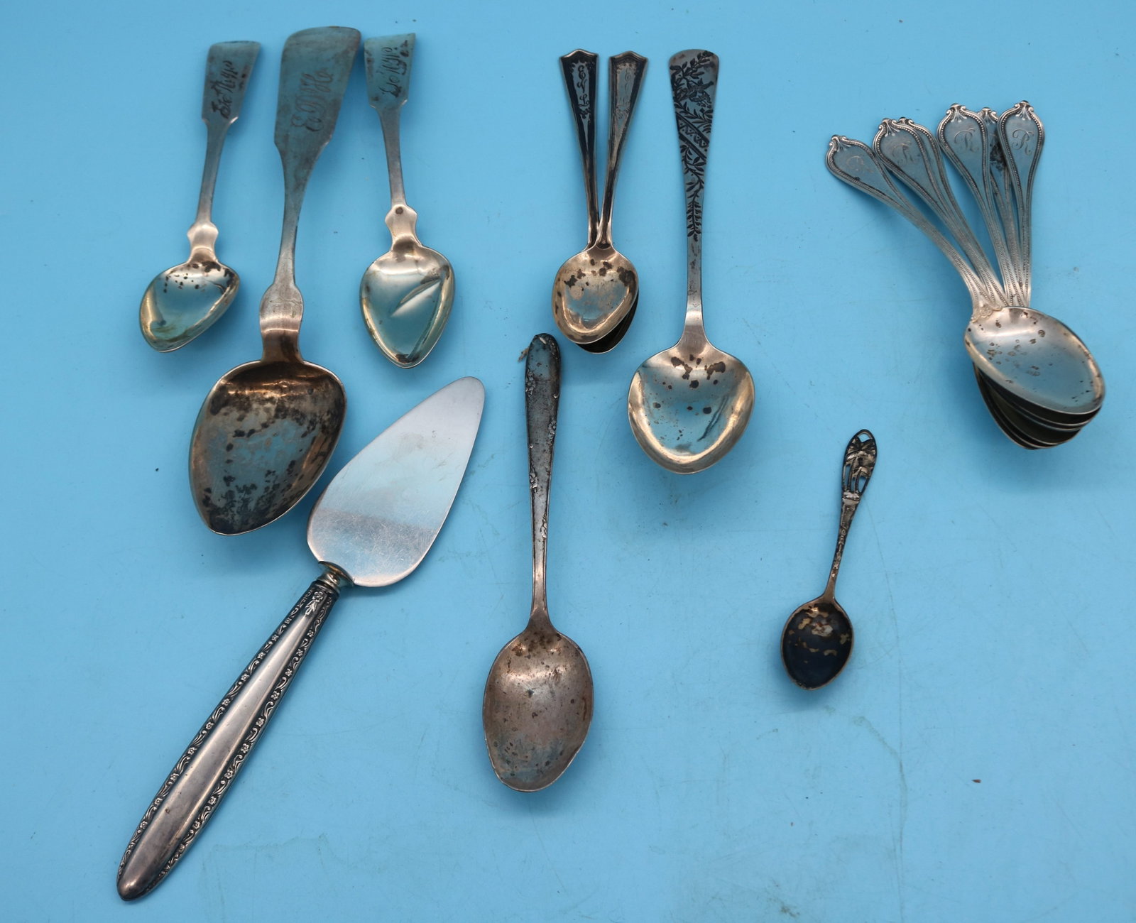 15 PCS. COIN & STERLING SILVER, 11 STERLING: SPOONS 3 1/2" - 7 1/4" L, 6 3/4 OZT, 3 COIN SPOONS 6" - 8 1/4" L, 2.18 OZT, SOME AS IS, STERLING HANDLED SPREADER, 7 1/4" L