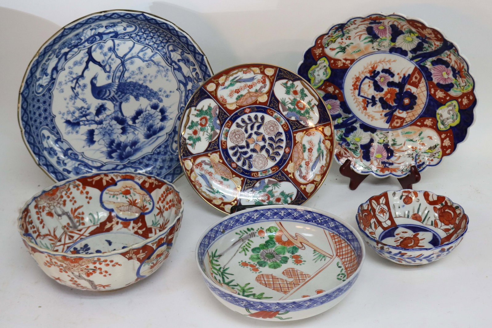 SIX 19TH & 20TH C. IMARI BOWLS & PLATES, 2 1/2" - (1 of 2)