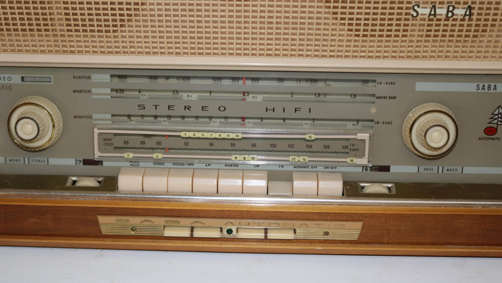 SABA TABLE TOP RADIO, MCM STYLE, MULTIPLE BANDS, - 2