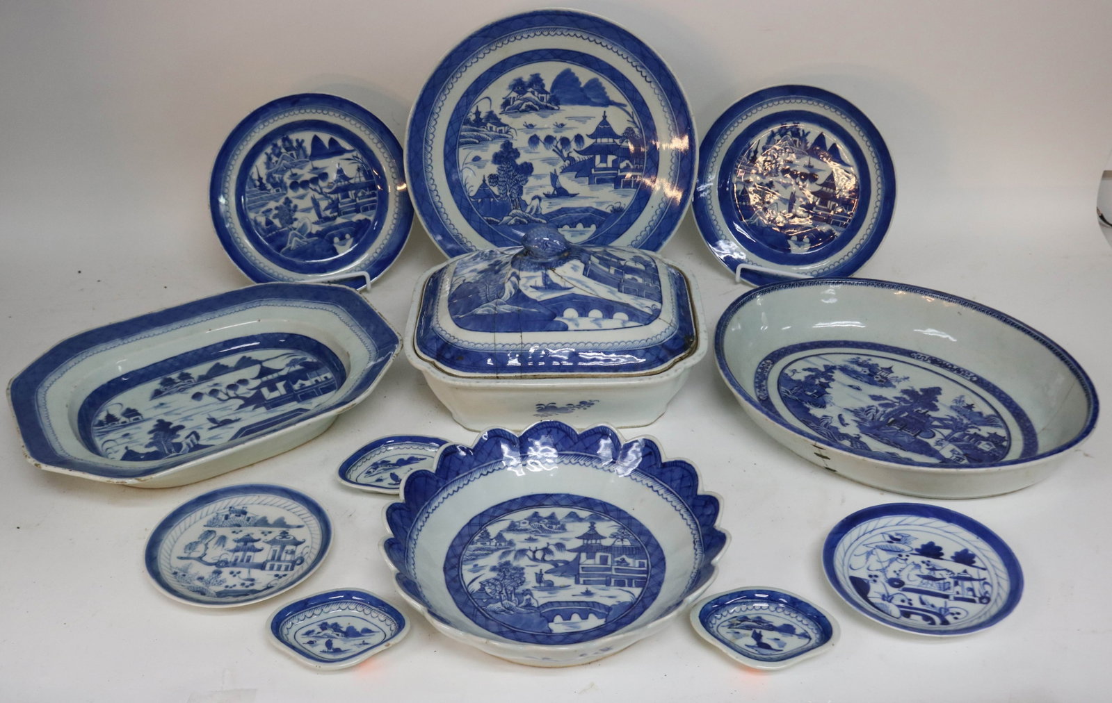 12 PCS. 19TH & 20TH C. CANTON, TUREEN WITH: REPAIRED COVER, OVAL BOWL WITH REPAIR, PLATES, SCALLOPED BOWL, ETC. 1" - 6 1/2" H, 4 1/4" - 13 3/4" W