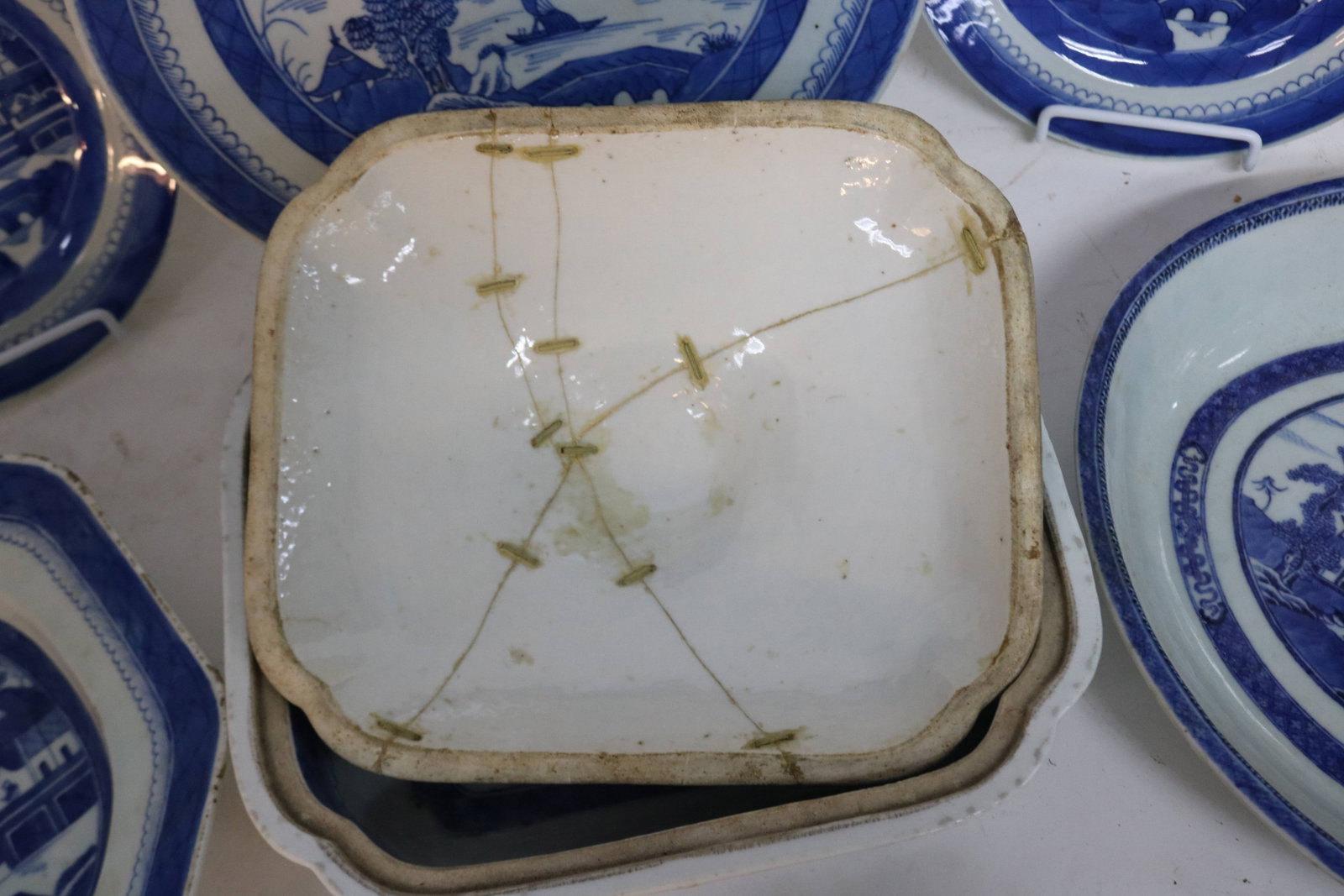 12 PCS. 19TH & 20TH C. CANTON, TUREEN WITH - 2