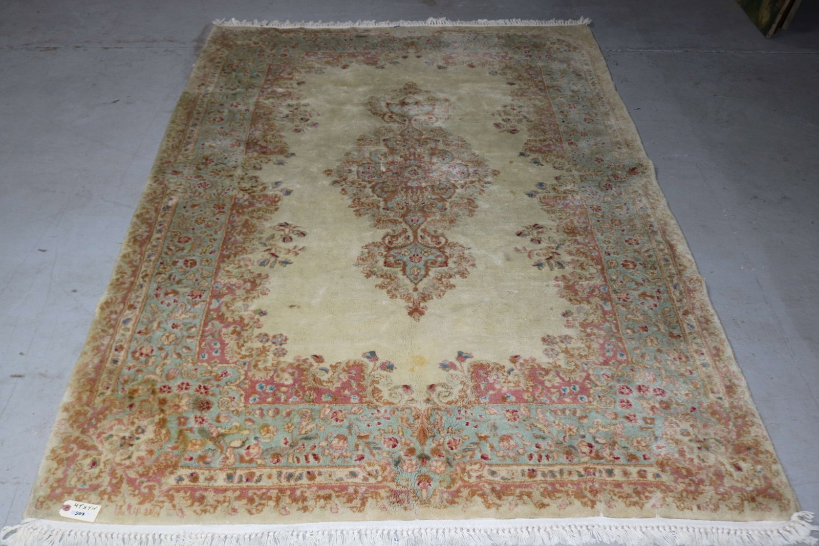 KIRMAN AREA RUG, SEMI ANTIQUE, IVORY FIELD, SHOWS: STAINS & MOTH DAMAGE, 4' 7" X 7' 10"