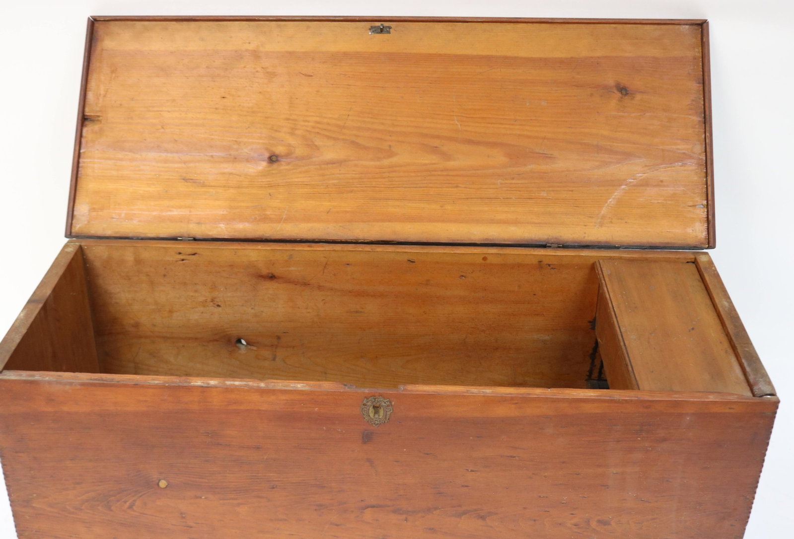 19TH C. PINE LIFT TOP BLANKET CHEST, OLD - 3