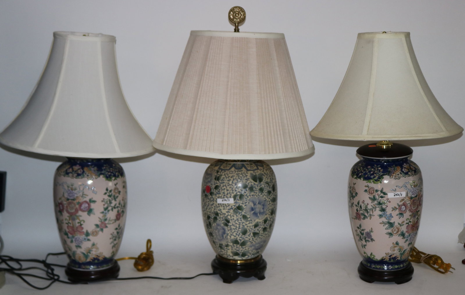 3 CONTEMPORARY ORIENTAL PORCELAIN GINGER JAR: LAMPS, GINGER JAR SIZE 11 1/2" H, 28 1/4" OVERALL HIGH, GOOD SHADES