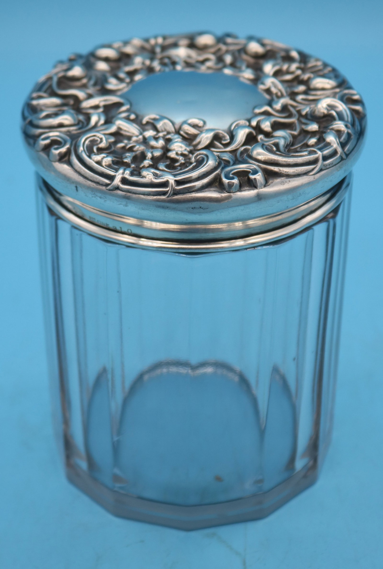 PRESSED GLASS HUMIDOR WITH STERLING LID, 5 1/2": H, 4" DIA., 1.8 OZT. POLISHED BOTTOM