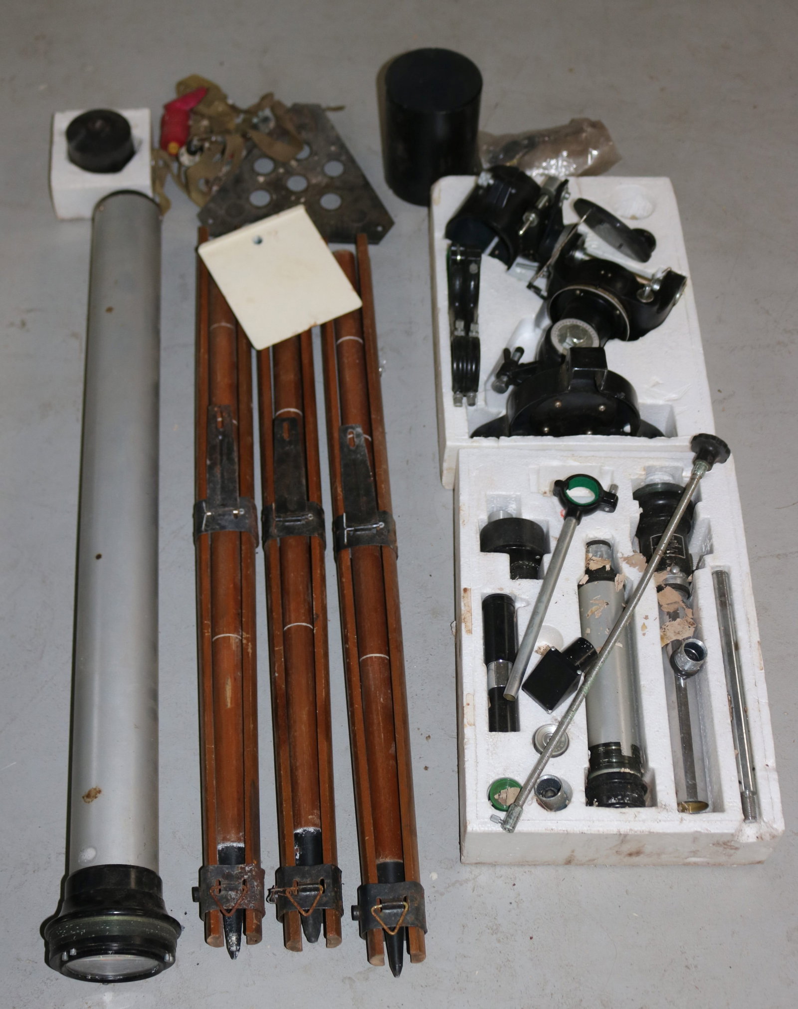 TELESCOPE & STAND, UNKNOWN WORKING CONDITION, (1 of 1)