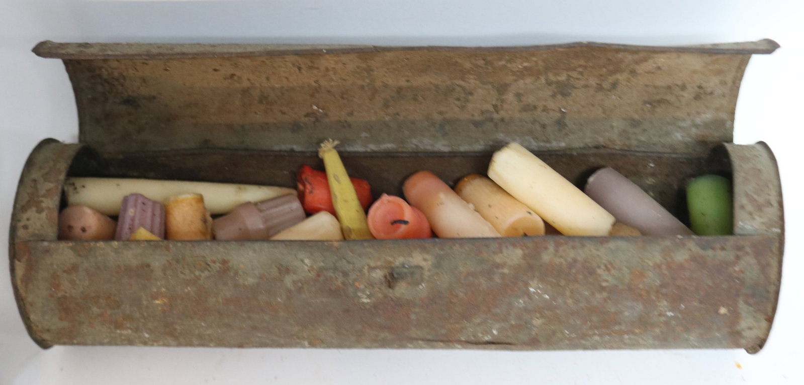 CONTEMPORARY PIPE BOX WITH OLD CLAY PIPES, 20 - 3