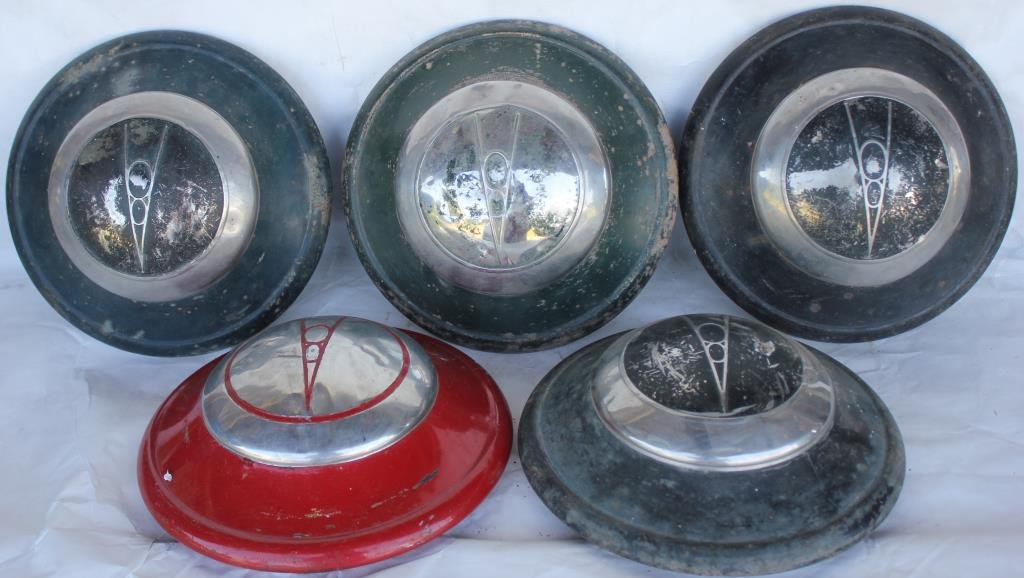 SET OF 5 OLD FORD V8 HUBCAPS, 12 1/2" DIA. May 17, 2014 Turkey Creek Auctions in FL