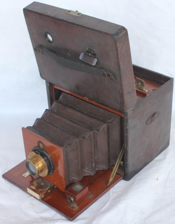 ANTIQUE FOLDING BOX CAMERA,: #5 FOLDING KODAK, MADE BY EASTMAN KODAK COMPANY ROCHESTER NEW YORK, 8" H, 9 1/2" W, 7 3/4" D