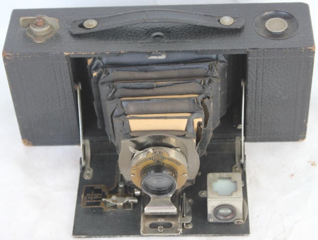 FOLDING BOX CAMERA, BROWNIE AUTOMATIC,: BELLOWS AS IS, 3 1/2" H, 8 1/2" W, 2" D, HANDLE SHOWS AS IS