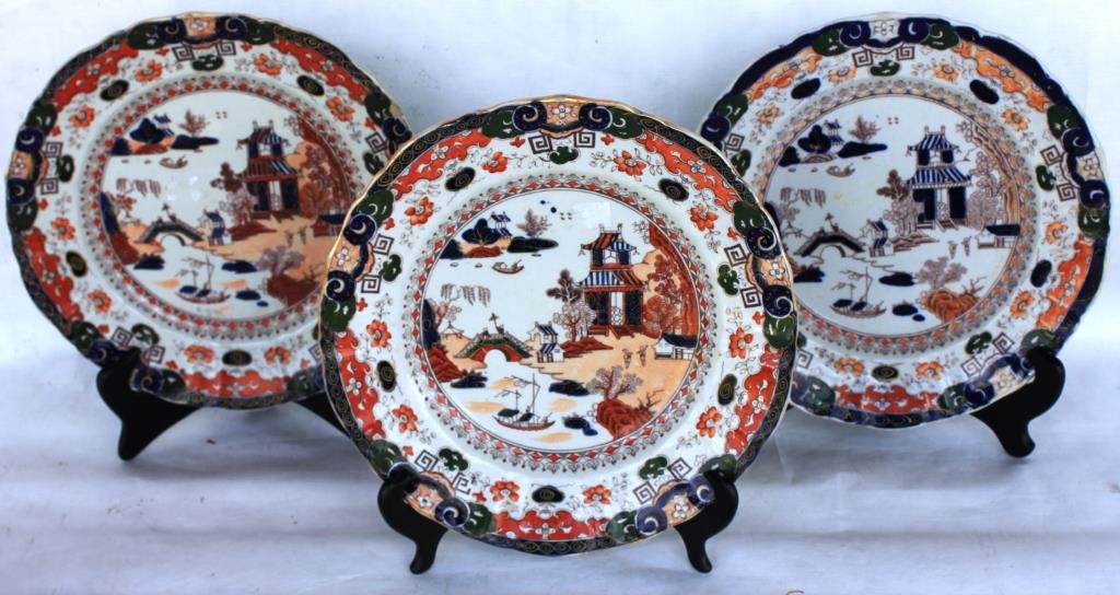 SET OF THREE 10" POLYCHROME MASON IRONSTONE PLATES: ONE WITH SMALL CHIP