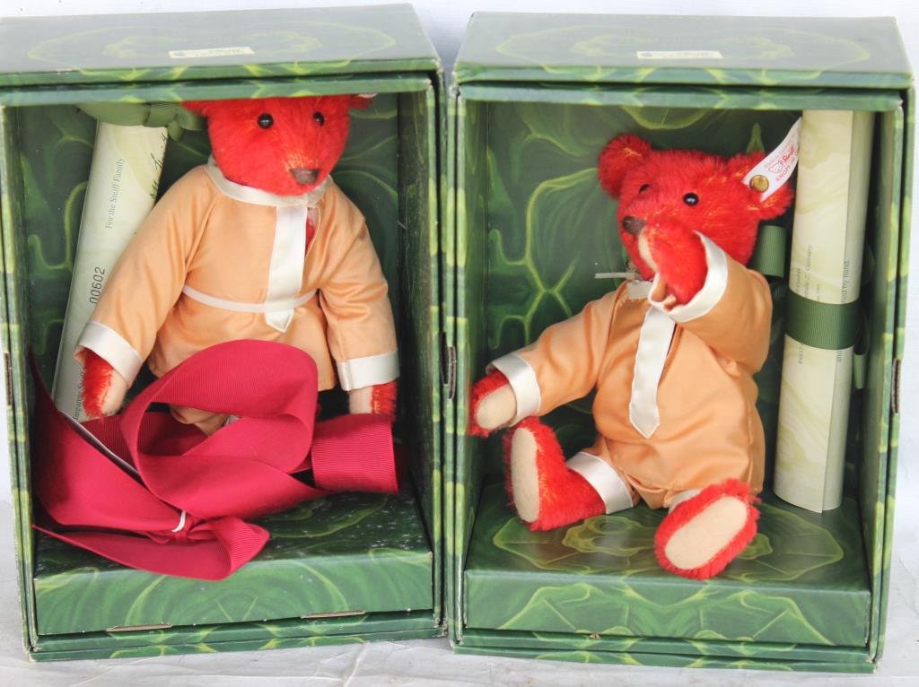 2 STEIFF EXCLUSIVE TEDDY BEARS OF WITNEY, LE OF: 5,000 IN ORIGINAL BOXES WITH CERTIFICATES. RED MOHAIR BABY ALFONZO, 1995