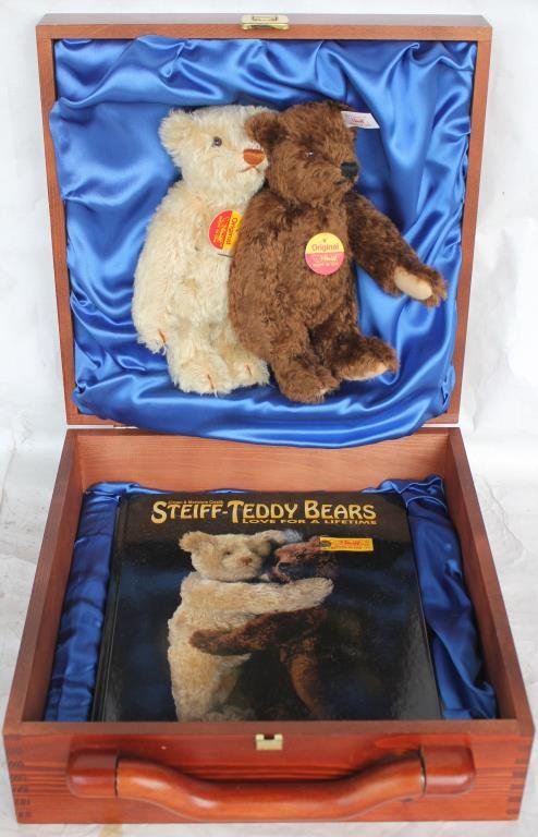 STEIFF 1995 WOODEN BOX SET OF 2 ORIGINAL BEARS: AND BOOK. BEARS ARE 8"