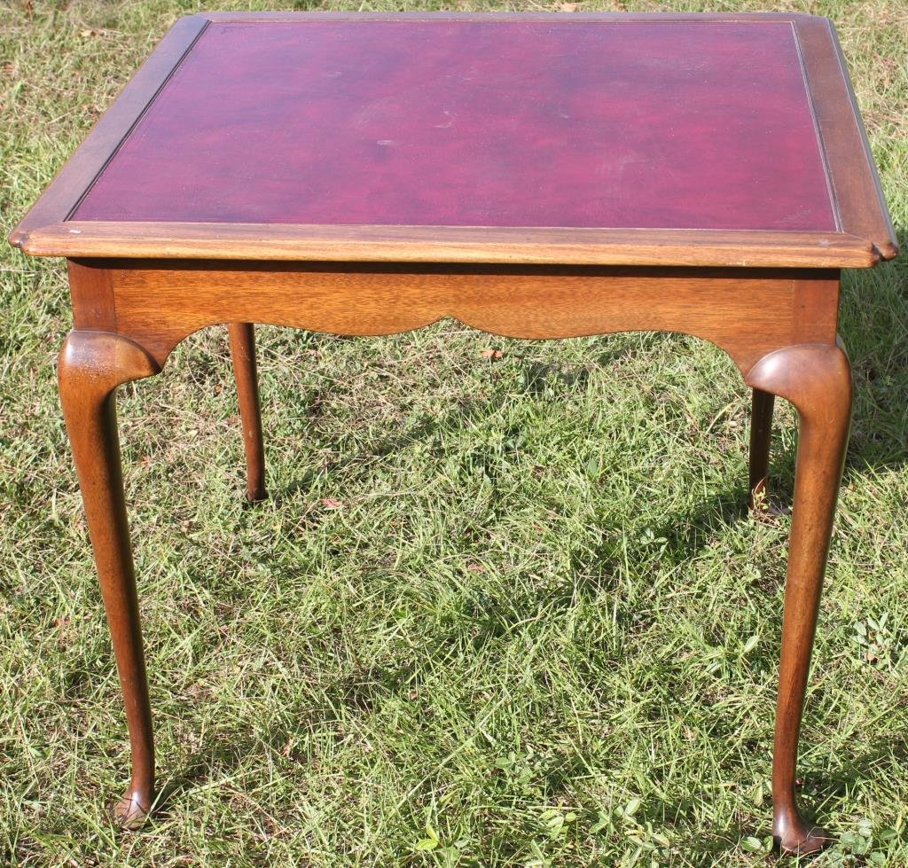 KITTINGER QUEEN ANNE STYLE GAME TABLE WITH LEATHER: TOP, MAHOGANY, GOOD OVERALL CONDITION. 28 3/4"H X 34"W X 34"D