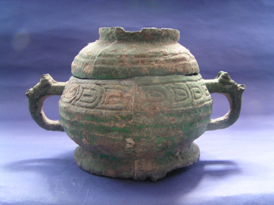 A Bronze Food Vessel. Weastern Zhou Dynasty.: Treasures from the private Collection of Dr. David So, who is an excellent collector and antiques restorer in Hong Kong, who collects most of the pieces from 1970 to 1980. Western Zhou Dynasty. W 20cm