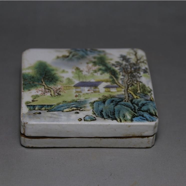 A Famille Rose Ink Box.: A Famille Rose Ink Box. 11cm long. 8cm w.