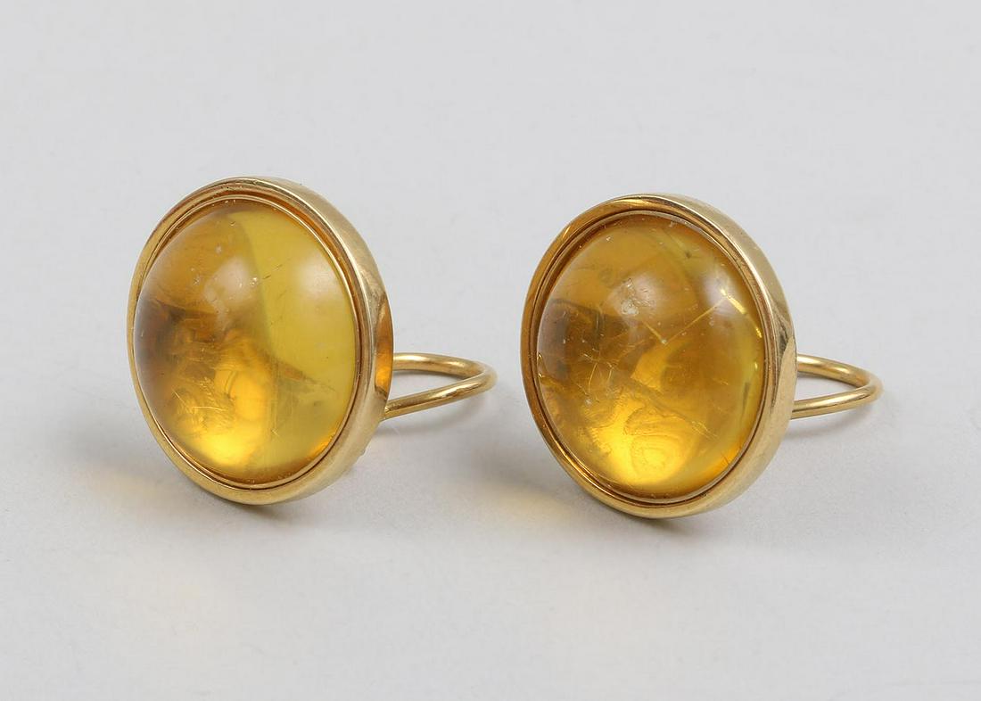 Pair of 18k gold amber earrings (1 of 3)