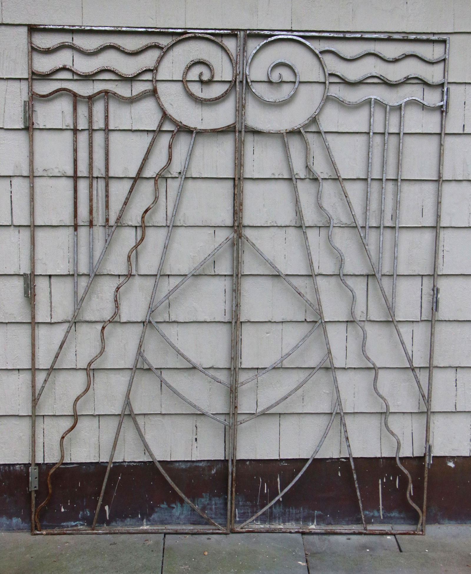 Pair of Art Deco style wrought iron gates (1 of 4)