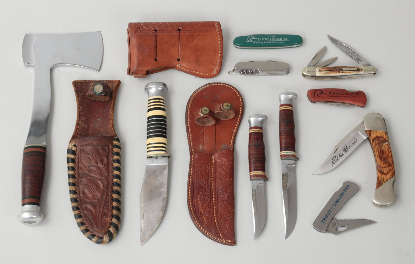 Group of (10) sporting items: Group of (10) sporting items, to include: (9) assorted hunting and fishing knives by makers such as Case, Ka-Bar, Union, J.Nielsen & Mayer etc.; and one Case hatchet in leather belt carrier. All in ve