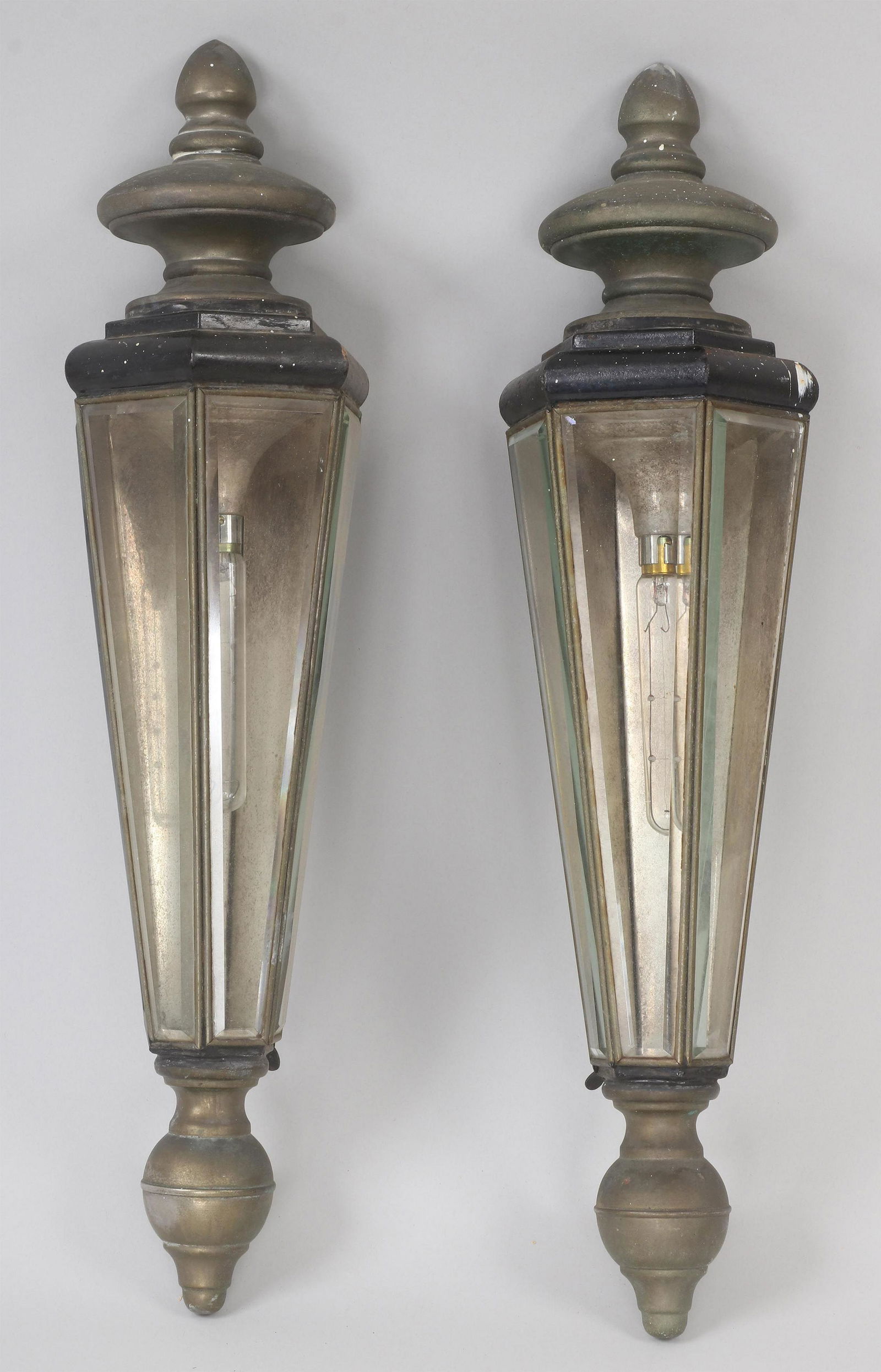 Pair of hexagonal brass coach lanterns (1 of 4)