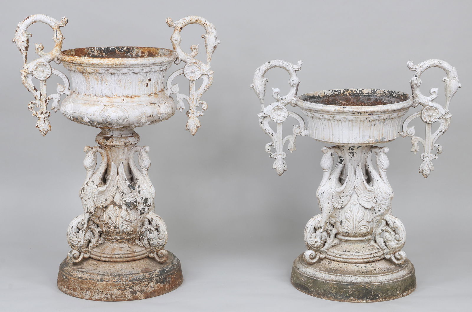 Near pair of Victorian cast iron urns (1 of 19)