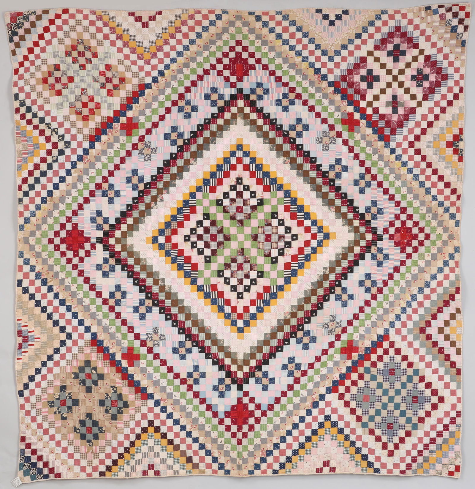 Postage Stamp Concentric Diamonds Medallion quilt (1 of 9)